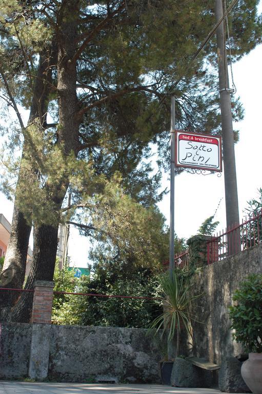 B&B Sotto i Pini Zafferana Etnea Esterno foto